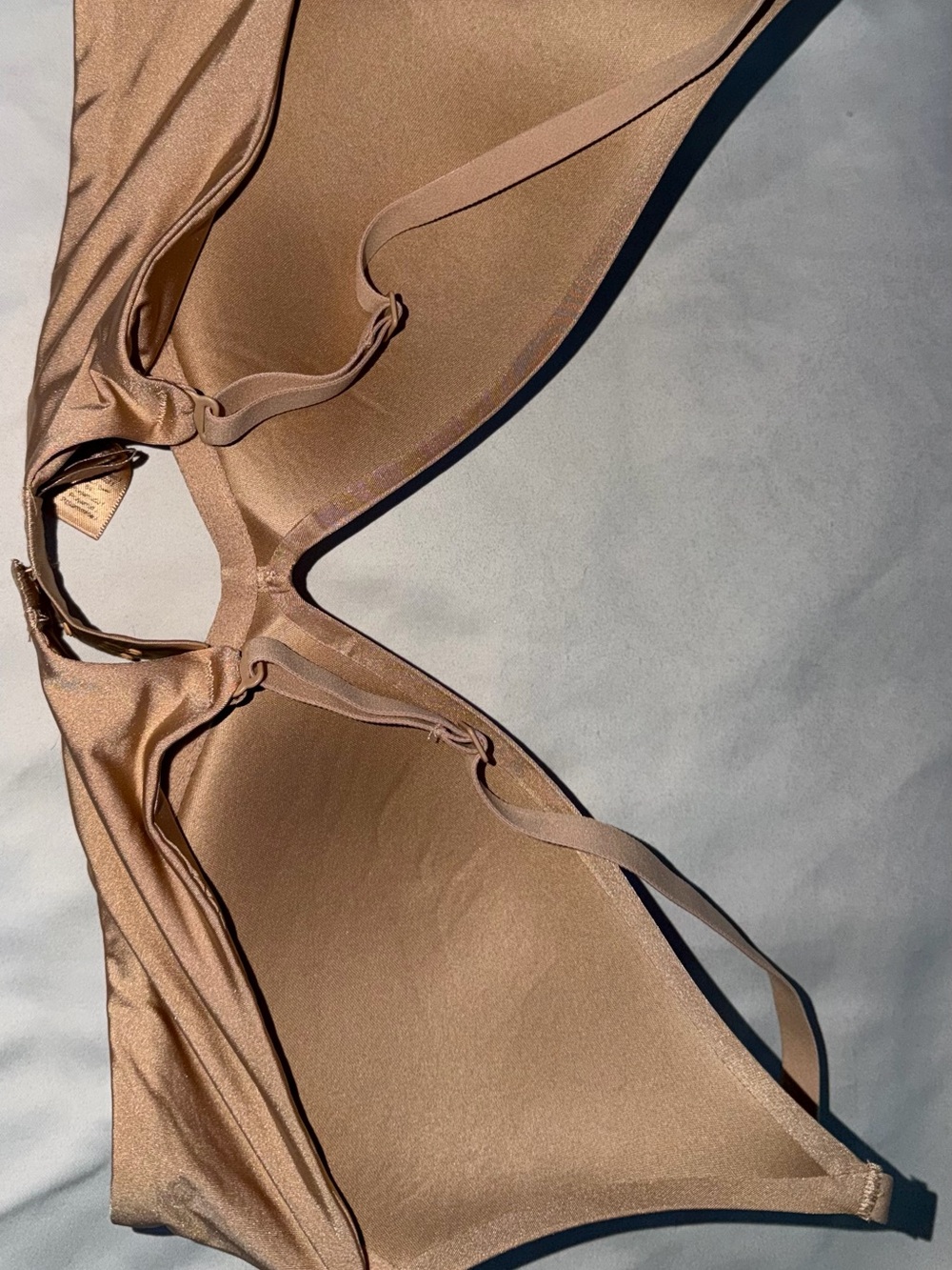 SKIMS Sculpting Nude T-Shirt Bra - Picture 2 of 4